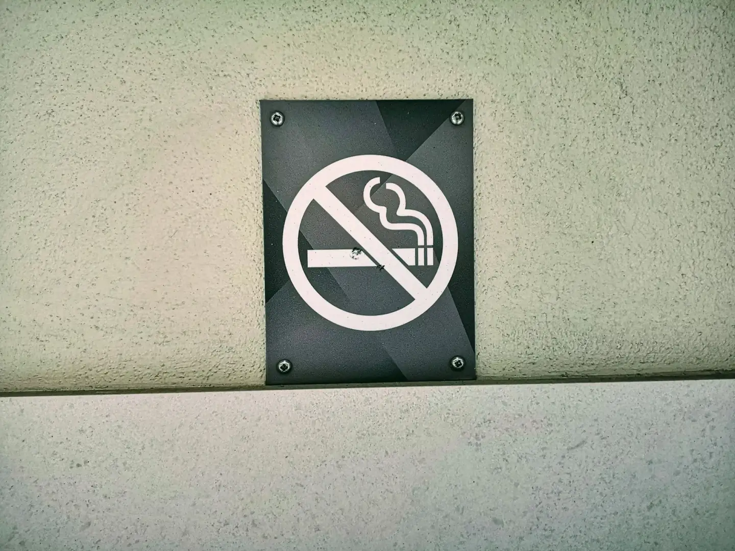 Airbnb Bans Host Fines: What Happens to Extra-Guest Charges, Smoking Penalties and Deposits