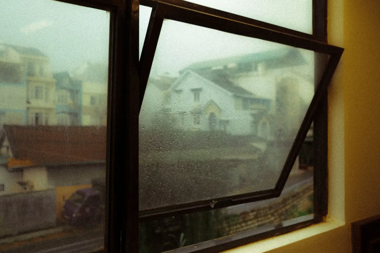 Airbnb Weather Protection: Rain Pays in Europe, Not the US